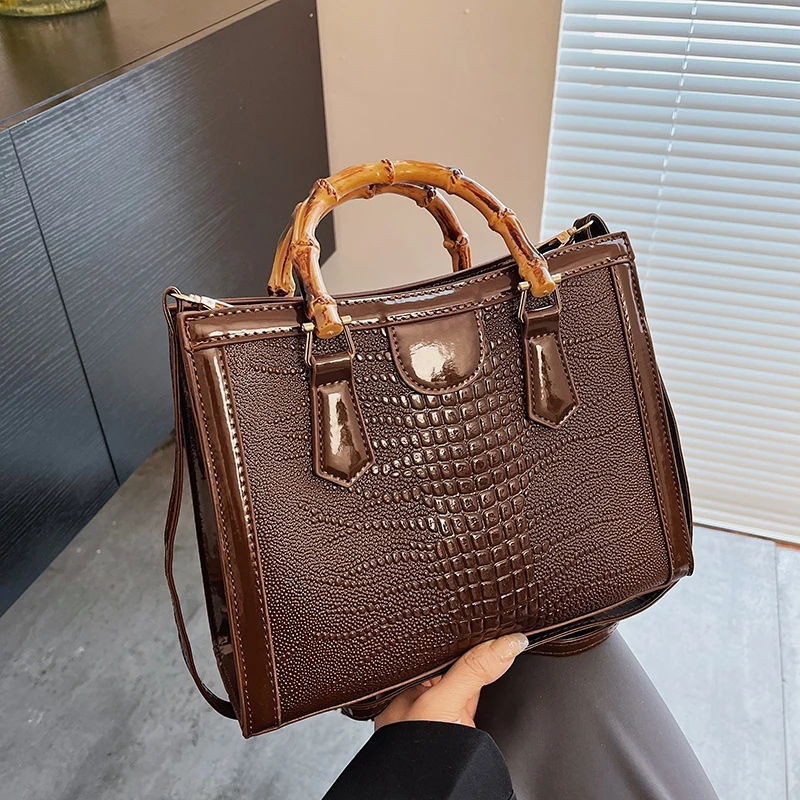 Bolso carryall de mujer de poliuretano con estampado de cocodrilo