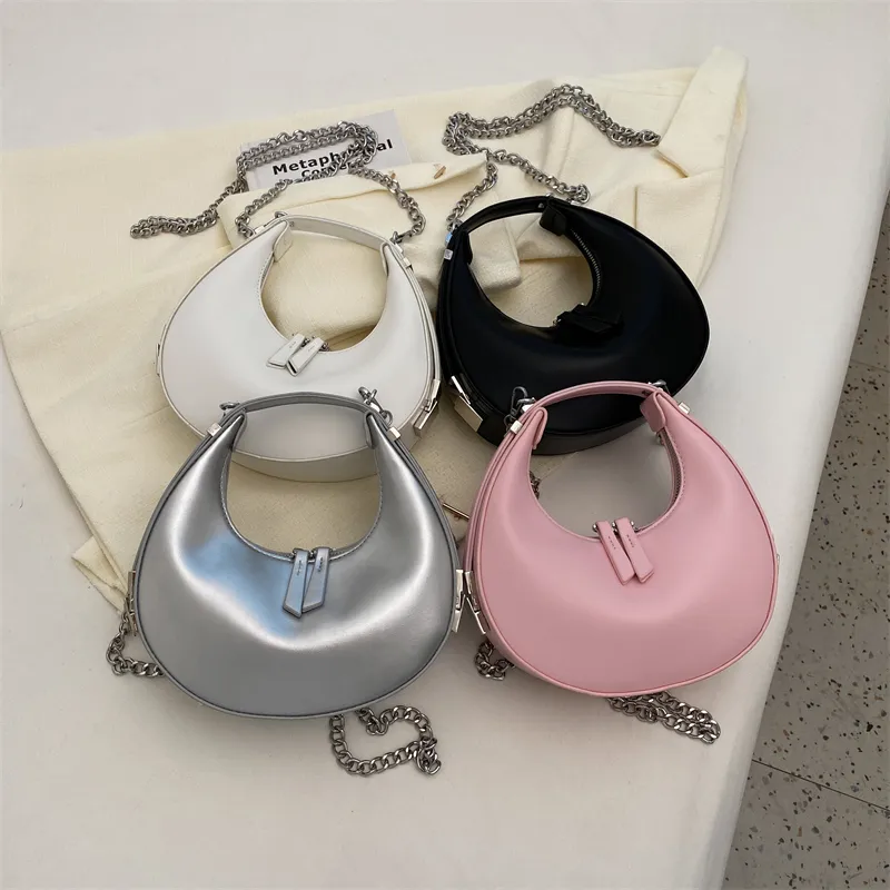 Mini bolso hobo metálico para mujer con correa de eslabones