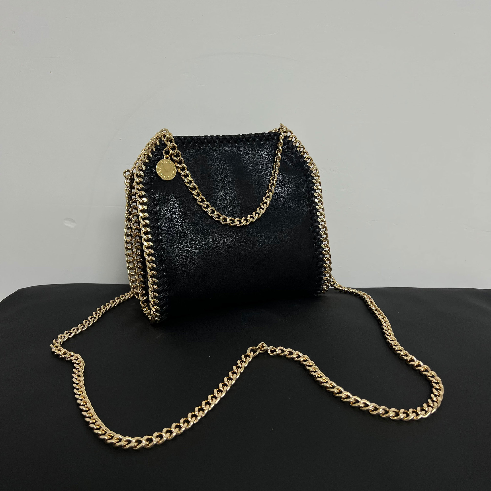 Bolso satchel para mujer con costura de diamante y eslabón