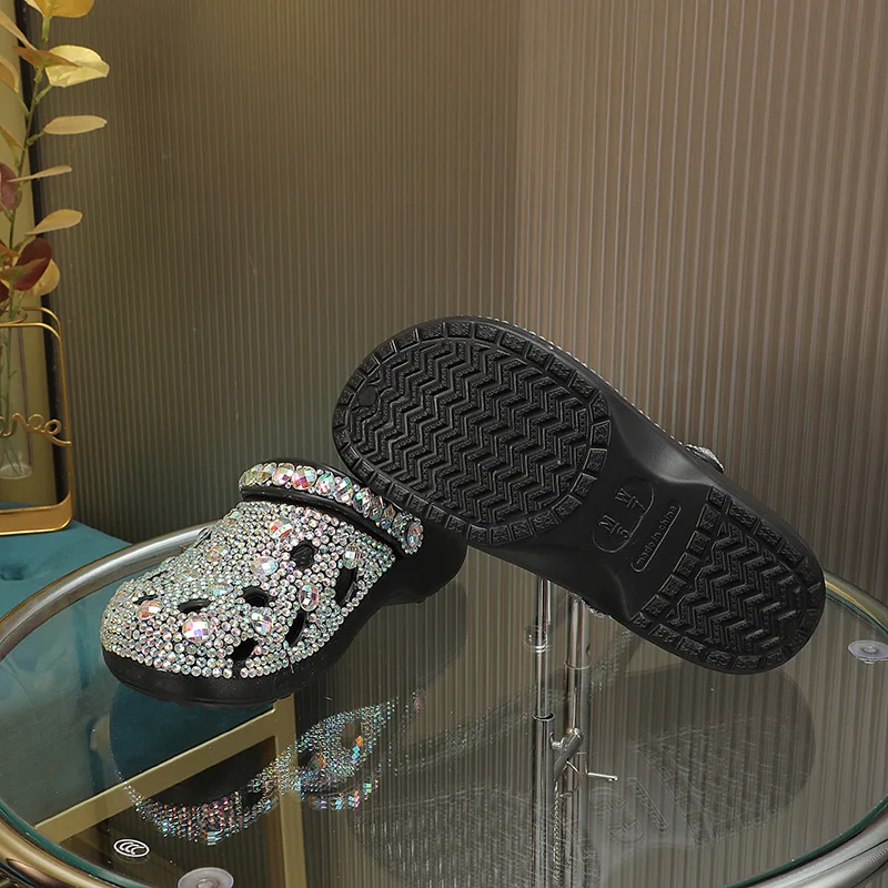 Mujeres mules costeras con adornos de cristal