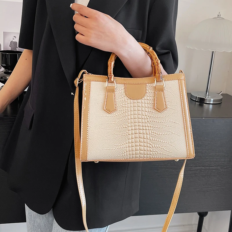 Bolso carryall de mujer de poliuretano con estampado de cocodrilo
