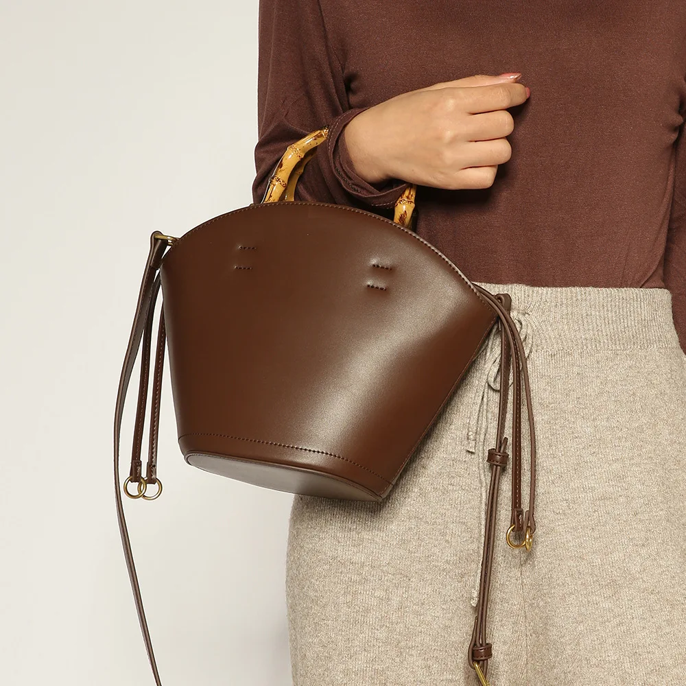 Bolso bandolera de mujer de mango de madera y cuerpo de barril de fibra Sufiber