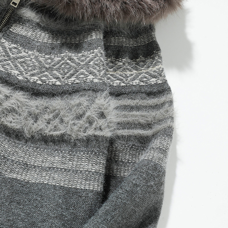 Abrigo oversize de punto jacquard con ribete de pelo a juego